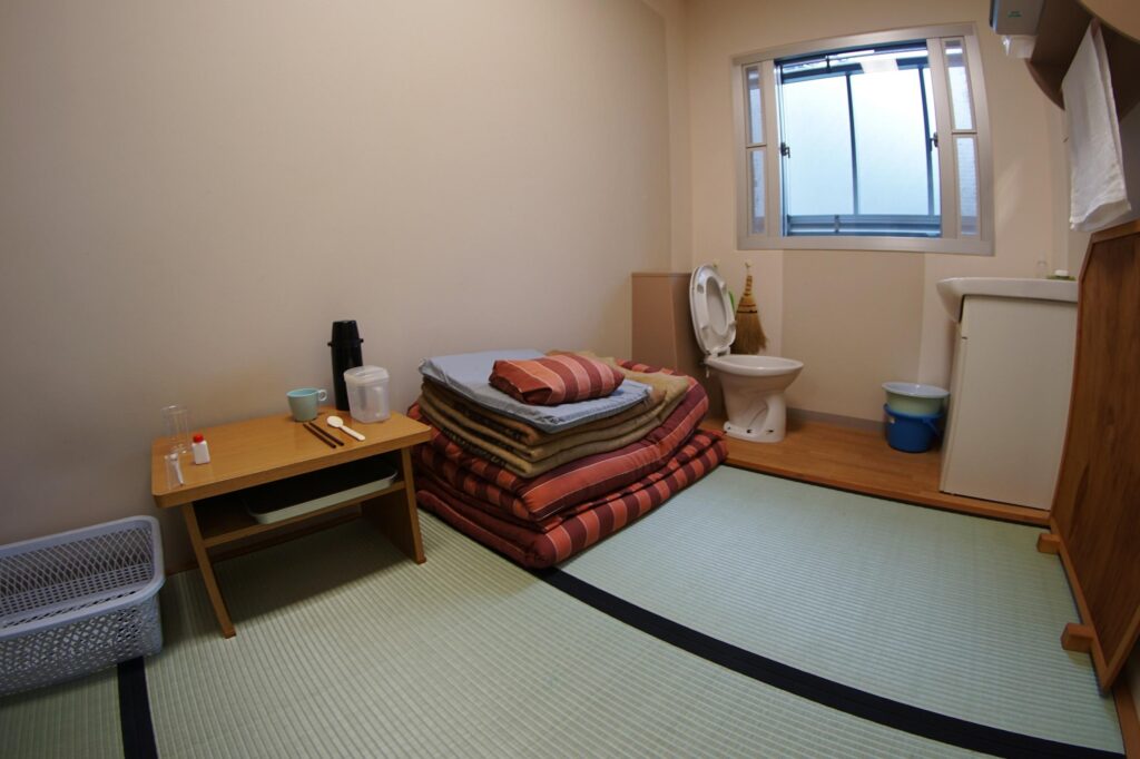 Quarto de um presídio japonês.