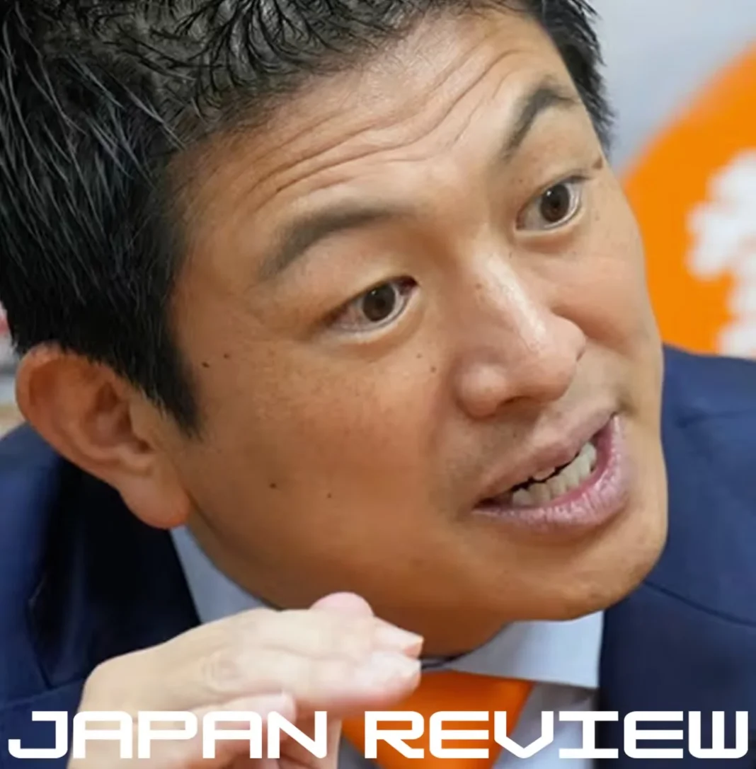 Representação de debate político sobre imigração no Japão envolvendo propostas defendidas por Sohei Kamiya e o partido Sanseito.